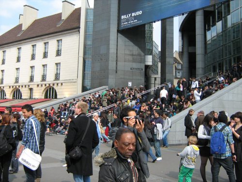 Plusieurs centaines de personnes rassemblées à la Bastille.